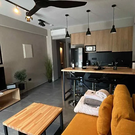Old Cinema - Stylishly Decorated Retreat With Pool Or Jacuzzi By The Sea In The Heart Of βy Mana Gers Apartmán Laganas