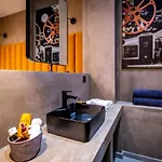 Apartman Old Cinema - Stylishly Decorated Retreat With Pool Or Jacuzzi By The Sea In The Heart Of βy Mana Gers *