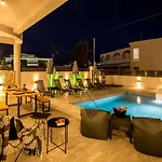 Old Cinema - Stylishly Decorated Retreat With Pool Or Jacuzzi By The Sea In The Heart Of βy Mana Gers Apartman Laganász