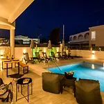 Old Cinema - Stylishly Decorated Retreat With Pool Or Jacuzzi By The Sea In The Heart Of βy Mana Gers Apartman