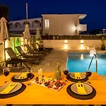 Old Cinema - Stylishly Decorated Retreat With Pool Or Jacuzzi By The Sea In The Heart Of βy Mana Gers Apartman