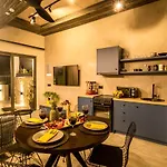 Old Cinema - Stylishly Decorated Retreat With Pool Or Jacuzzi By The Sea In The Heart Of βy Mana Gers * Laganász