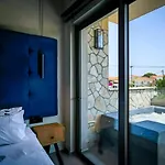 Apartman Old Cinema - Stylishly Decorated Retreat With Pool Or Jacuzzi By The Sea In The Heart Of βy Mana Gers Laganász