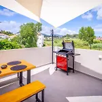 Old Cinema - Stylishly Decorated Retreat With Pool Or Jacuzzi By The Sea In The Heart Of βy Mana Gers Laganas
