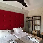 Old Cinema - Stylishly Decorated Retreat With Pool Or Jacuzzi By The Sea In The Heart Of βy Mana Gers Apartman