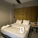 Apartman Old Cinema - Stylishly Decorated Retreat With Pool Or Jacuzzi By The Sea In The Heart Of βy Mana Gers *