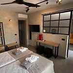 Apartman Old Cinema - Stylishly Decorated Retreat With Pool Or Jacuzzi By The Sea In The Heart Of βy Mana Gers Laganász
