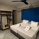 Old Cinema - Stylishly Decorated Retreat With Pool Or Jacuzzi By The Sea In The Heart Of βy Mana Gers Laganász