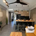 Old Cinema - Stylishly Decorated Retreat With Pool Or Jacuzzi By The Sea In The Heart Of βy Mana Gers Apartman