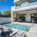 公寓 Old Cinema - Stylishly Decorated Retreat With Pool Or Jacuzzi By The Sea In The Heart Of βy Mana Gers