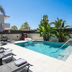 Old Cinema - Stylishly Decorated Retreat With Pool Or Jacuzzi By The Sea In The Heart Of βy Mana Gers Laganas