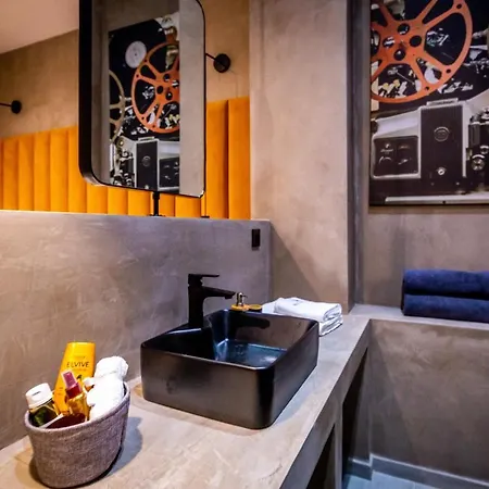 Apartament Old Cinema - Stylishly Decorated Retreat With Pool Or Jacuzzi By The Sea In The Heart Of βy Mana Gers *