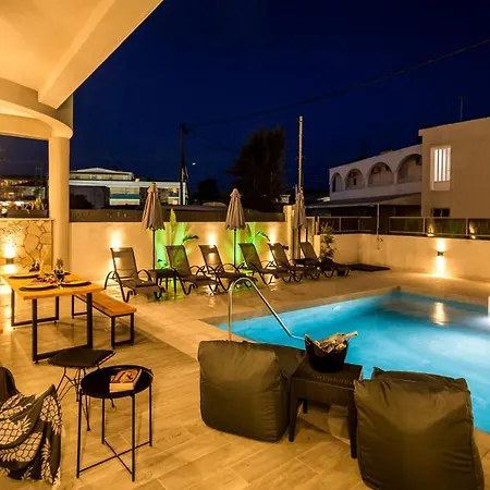 Old Cinema - Stylishly Decorated Retreat With Pool Or Jacuzzi By The Sea In The Heart Of βy Mana Gers Apartament