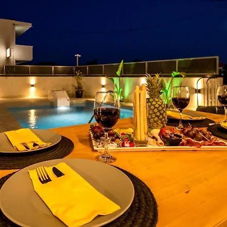Old Cinema - Stylishly Decorated Retreat With Pool Or Jacuzzi By The Sea In The Heart Of βy Mana Gers * Laganas