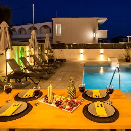 Old Cinema - Stylishly Decorated Retreat With Pool Or Jacuzzi By The Sea In The Heart Of βy Mana Gers Apartament