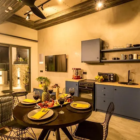 Old Cinema - Stylishly Decorated Retreat With Pool Or Jacuzzi By The Sea In The Heart Of βy Mana Gers * Laganas