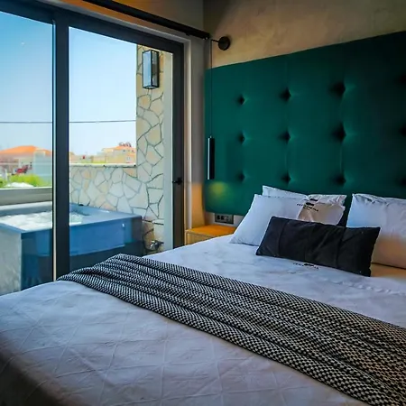 Apartament Old Cinema - Stylishly Decorated Retreat With Pool Or Jacuzzi By The Sea In The Heart Of βy Mana Gers *