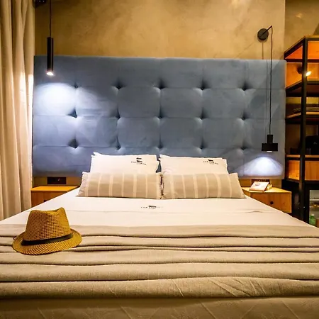 Old Cinema - Stylishly Decorated Retreat With Pool Or Jacuzzi By The Sea In The Heart Of βy Mana Gers Laganas