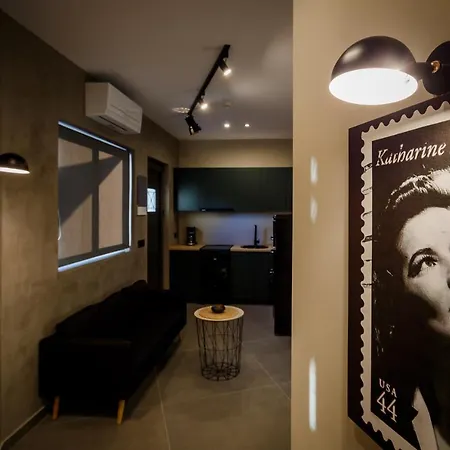 Old Cinema - Stylishly Decorated Retreat With Pool Or Jacuzzi By The Sea In The Heart Of βy Mana Gers Apartament Laganas