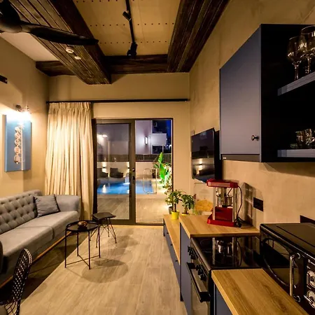 Old Cinema - Stylishly Decorated Retreat With Pool Or Jacuzzi By The Sea In The Heart Of βy Mana Gers Apartament Laganas