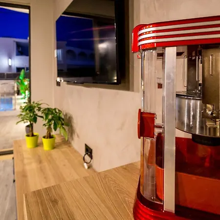 Apartamento Old Cinema - Stylishly Decorated Retreat With Pool Or Jacuzzi By The Sea In The Heart Of βy Mana Gers *