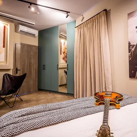 Old Cinema - Stylishly Decorated Retreat With Pool Or Jacuzzi By The Sea In The Heart Of βy Mana Gers Apartament *