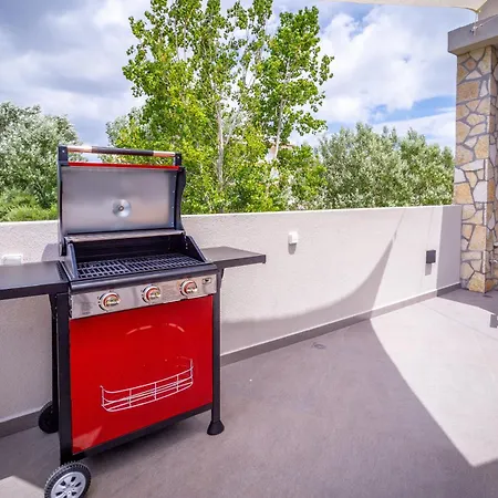 Apartamento Old Cinema - Stylishly Decorated Retreat With Pool Or Jacuzzi By The Sea In The Heart Of βy Mana Gers Laganas