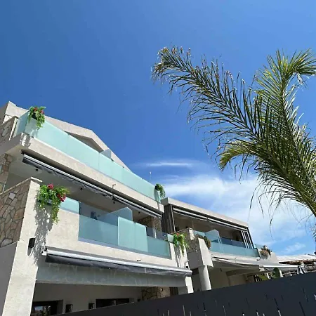 Apartamento Old Cinema - Stylishly Decorated Retreat With Pool Or Jacuzzi By The Sea In The Heart Of βy Mana Gers Laganas