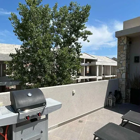 Apartman Old Cinema - Stylishly Decorated Retreat With Pool Or Jacuzzi By The Sea In The Heart Of βy Mana Gers Laganász