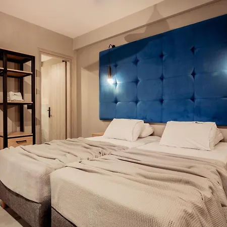 Old Cinema - Stylishly Decorated Retreat With Pool Or Jacuzzi By The Sea In The Heart Of βy Mana Gers Laganas