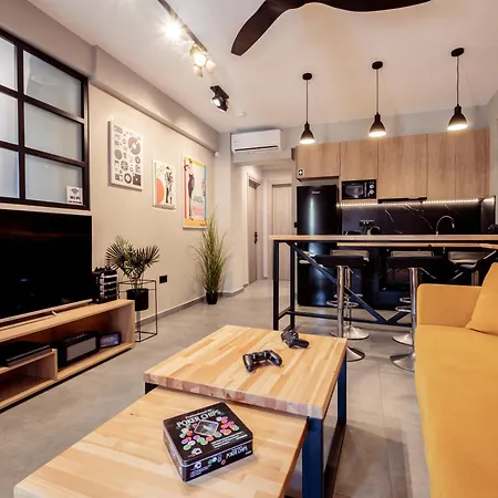 Old Cinema - Stylishly Decorated Retreat With Pool Or Jacuzzi By The Sea In The Heart Of βy Mana Gers Apartament Laganas