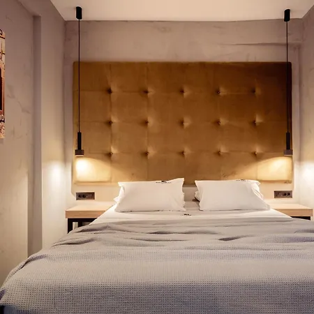 Old Cinema - Stylishly Decorated Retreat With Pool Or Jacuzzi By The Sea In The Heart Of βy Mana Gers Apartament Laganas