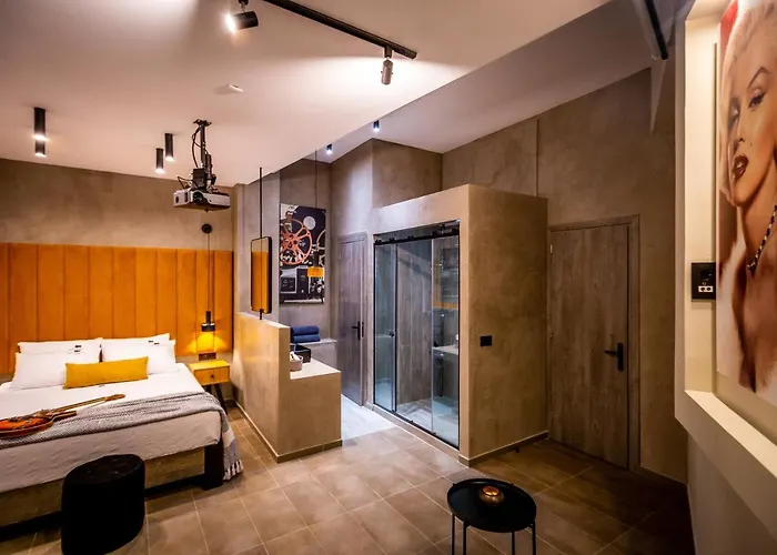 Old Cinema - Stylishly Decorated Retreat With Pool Or Jacuzzi By The Sea In The Heart Of βy Mana Gers *
