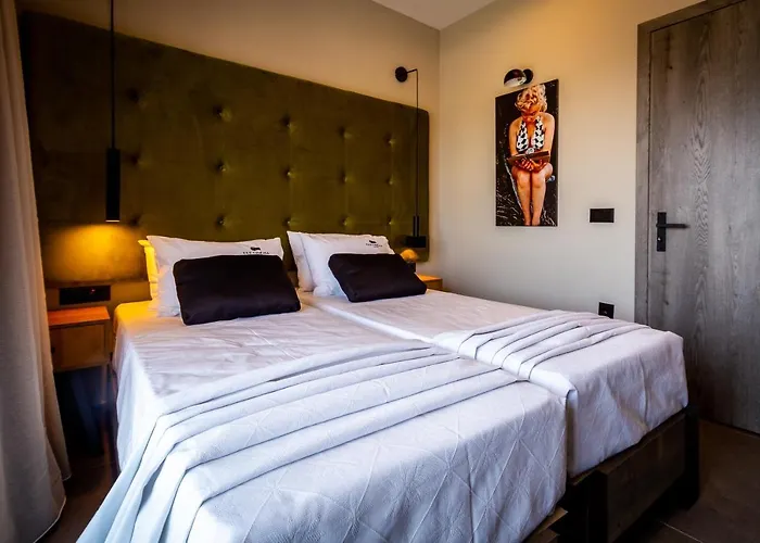 Old Cinema - Stylishly Decorated Retreat With Pool Or Jacuzzi By The Sea In The Heart Of βy Mana Gers *