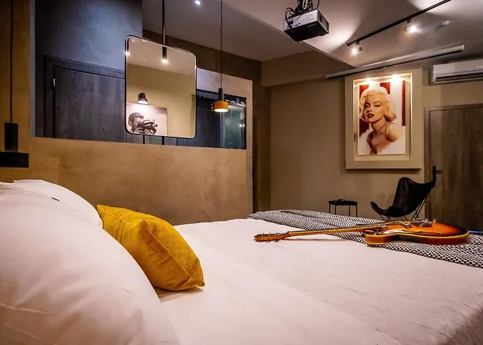 Old Cinema - Stylishly Decorated Retreat With Pool Or Jacuzzi By The Sea In The Heart Of βy Mana Gers *