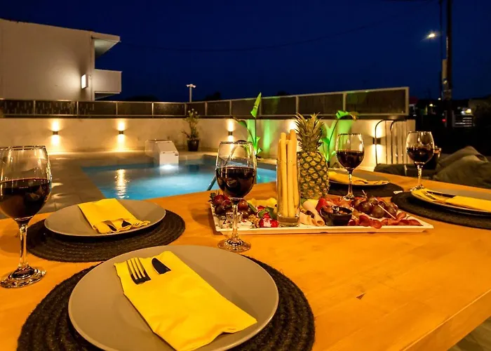 Old Cinema - Stylishly Decorated Retreat With Pool Or Jacuzzi By The Sea In The Heart Of βy Mana Gers * Laganas