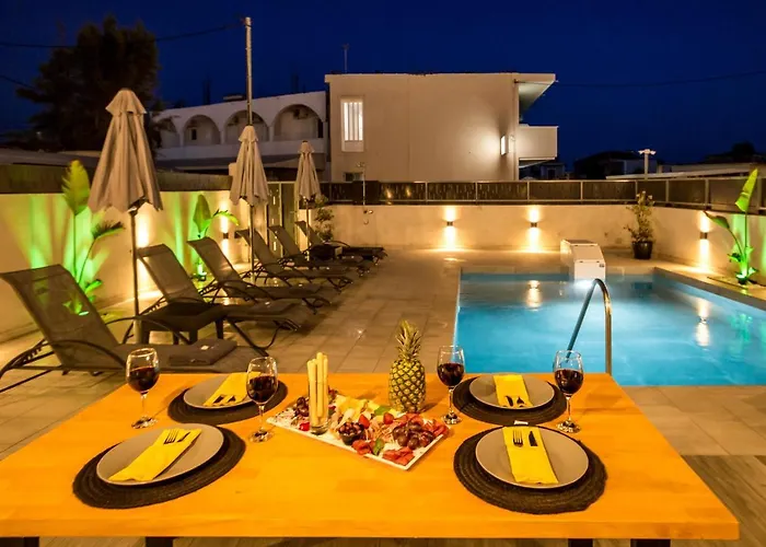 Old Cinema - Stylishly Decorated Retreat With Pool Or Jacuzzi By The Sea In The Heart Of βy Mana Gers Apartamento