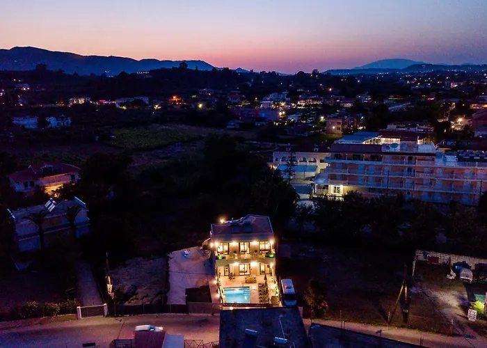 Old Cinema - Stylishly Decorated Retreat With Pool Or Jacuzzi By The Sea In The Heart Of βy Mana Gers Apartamento *