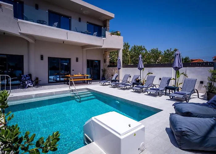 Apartamento Old Cinema - Stylishly Decorated Retreat With Pool Or Jacuzzi By The Sea In The Heart Of βy Mana Gers *