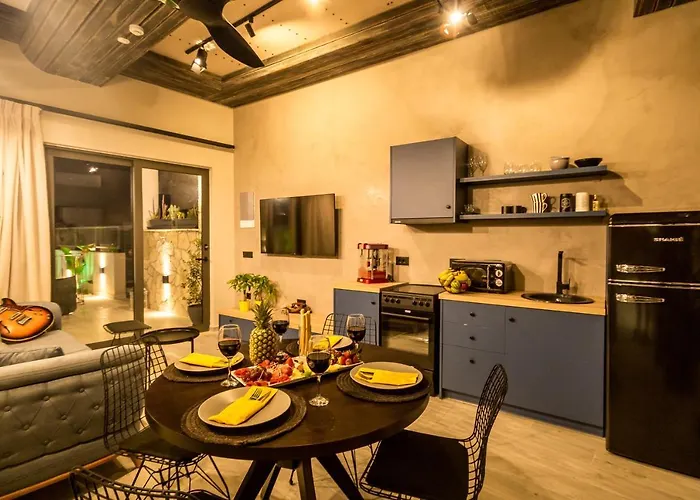 Old Cinema - Stylishly Decorated Retreat With Pool Or Jacuzzi By The Sea In The Heart Of βy Mana Gers * Laganas