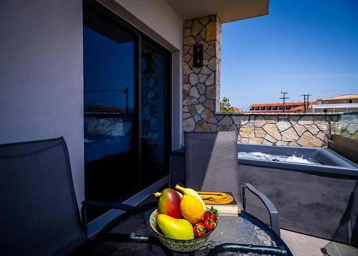 Old Cinema - Stylishly Decorated Retreat With Pool Or Jacuzzi By The Sea In The Heart Of βy Mana Gers * Laganas