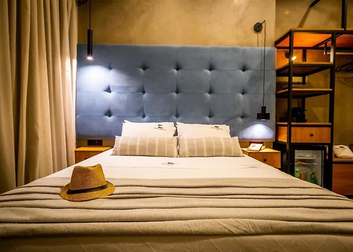 Old Cinema - Stylishly Decorated Retreat With Pool Or Jacuzzi By The Sea In The Heart Of βy Mana Gers Laganas