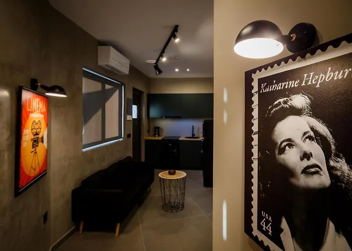 Old Cinema - Stylishly Decorated Retreat With Pool Or Jacuzzi By The Sea In The Heart Of βy Mana Gers Apartamento Laganas