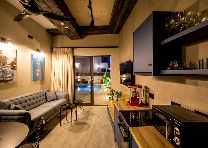 Old Cinema - Stylishly Decorated Retreat With Pool Or Jacuzzi By The Sea In The Heart Of βy Mana Gers Apartamento Laganas