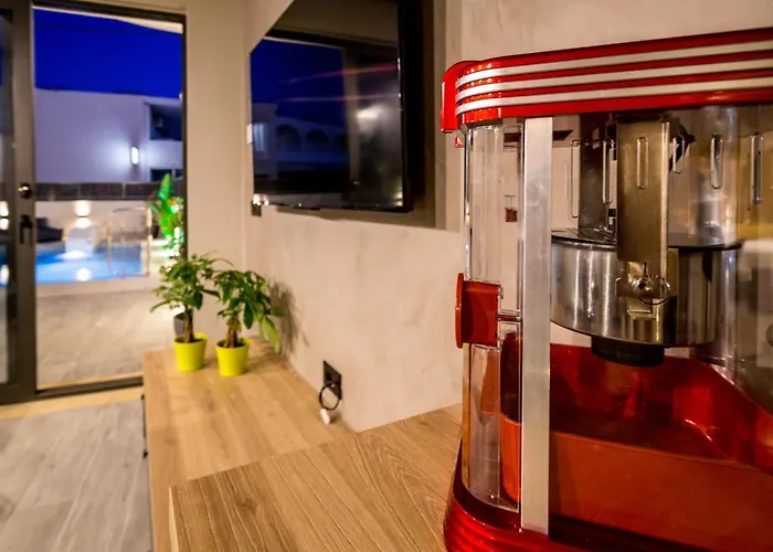 Apartamento Old Cinema - Stylishly Decorated Retreat With Pool Or Jacuzzi By The Sea In The Heart Of βy Mana Gers *