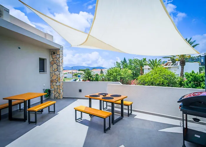 Old Cinema - Stylishly Decorated Retreat With Pool Or Jacuzzi By The Sea In The Heart Of βy Mana Gers Apartamento