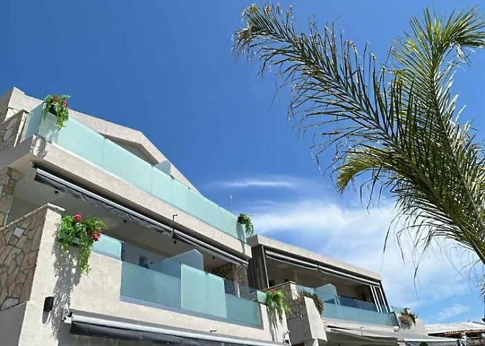 Apartamento Old Cinema - Stylishly Decorated Retreat With Pool Or Jacuzzi By The Sea In The Heart Of βy Mana Gers Laganas