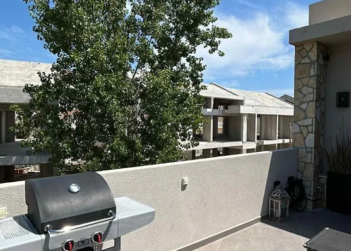 Apartamento Old Cinema - Stylishly Decorated Retreat With Pool Or Jacuzzi By The Sea In The Heart Of βy Mana Gers Laganas