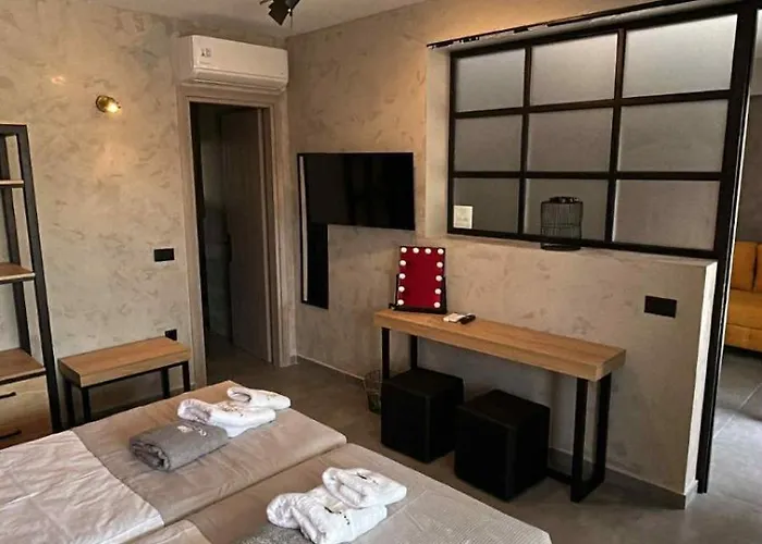 Apartamento Old Cinema - Stylishly Decorated Retreat With Pool Or Jacuzzi By The Sea In The Heart Of βy Mana Gers Laganas