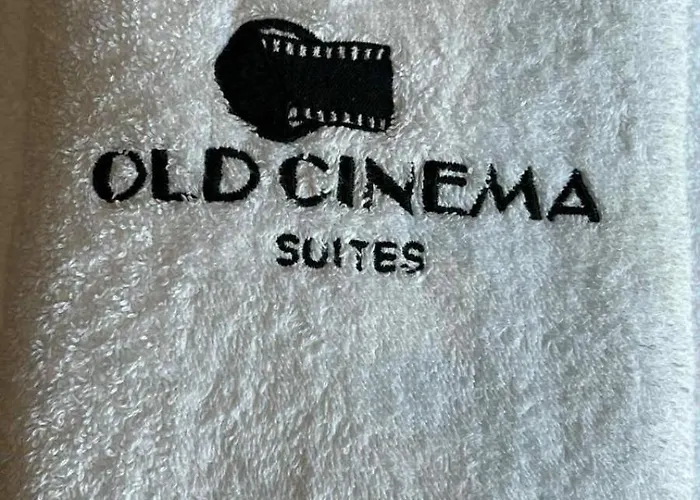 Old Cinema - Stylishly Decorated Retreat With Pool Or Jacuzzi By The Sea In The Heart Of βy Mana Gers Apartamento